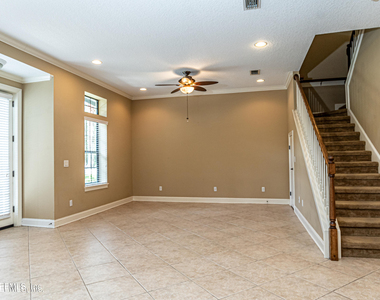 654 S Loop Parkway - Photo Thumbnail 4