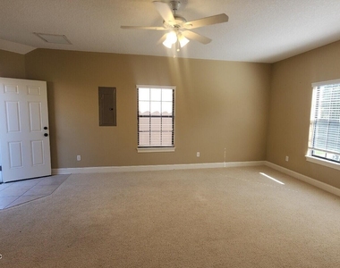 654 S Loop Parkway - Photo Thumbnail 36