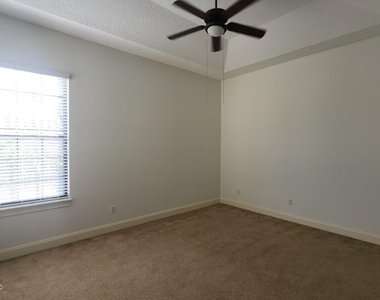 654 S Loop Parkway - Photo Thumbnail 30