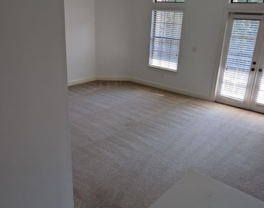 654 S Loop Parkway - Photo Thumbnail 15