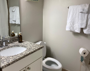 667 Summer Place - Photo Thumbnail 10