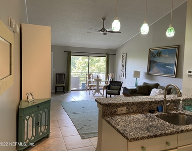 667 Summer Place - Photo Thumbnail 2