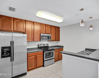 7051 Deer Lodge Circle - Photo Thumbnail 9