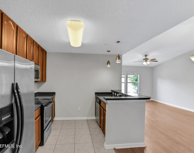 7051 Deer Lodge Circle - Photo Thumbnail 10