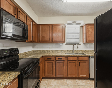 1757 El Camino Road - Photo Thumbnail 2