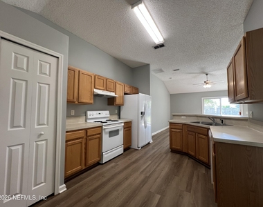 8382 Stelling Drive S - Photo Thumbnail 3