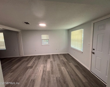 9454 Campus Avenue - Photo Thumbnail 5