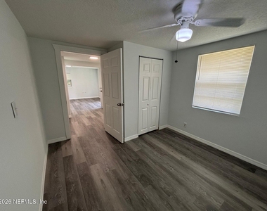 9454 Campus Avenue - Photo Thumbnail 7
