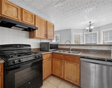 530 Sterling Pointe Court - Photo Thumbnail 8