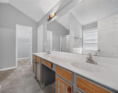 530 Sterling Pointe Court - Photo Thumbnail 33