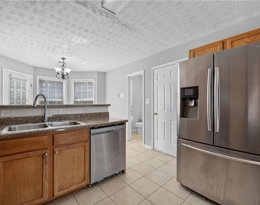 530 Sterling Pointe Court - Photo Thumbnail 9