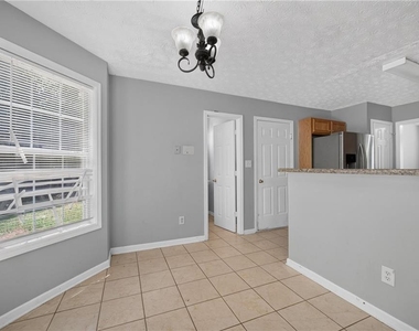 530 Sterling Pointe Court - Photo Thumbnail 13