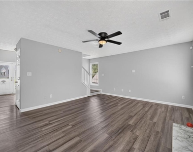 530 Sterling Pointe Court - Photo Thumbnail 15