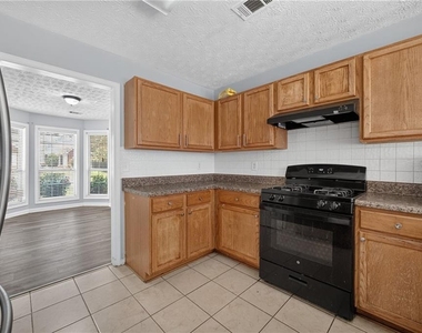 530 Sterling Pointe Court - Photo Thumbnail 11