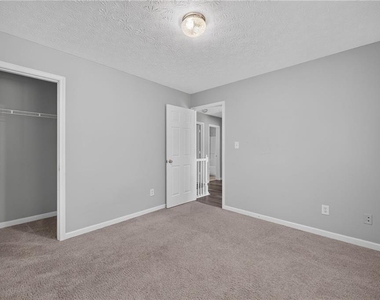 530 Sterling Pointe Court - Photo Thumbnail 21