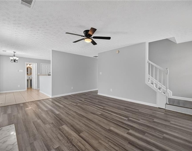 530 Sterling Pointe Court - Photo Thumbnail 18