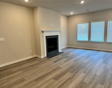 4428 Brick Tunnel Street - Photo Thumbnail 5