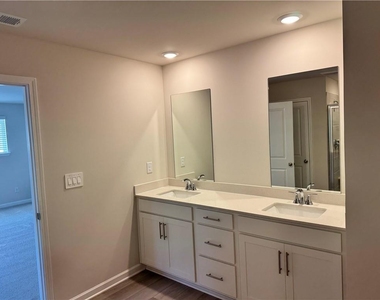4428 Brick Tunnel Street - Photo Thumbnail 7