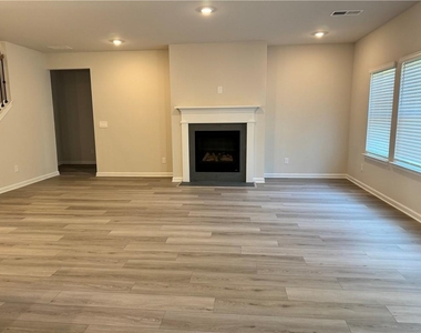 4428 Brick Tunnel Street - Photo Thumbnail 3