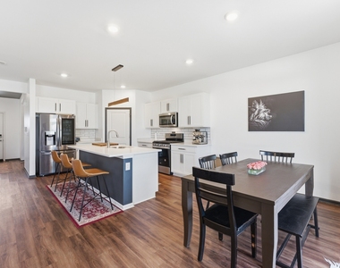25424 W Cerena Circle - Photo Thumbnail 9