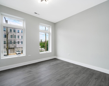 825 E 61st Street - Photo Thumbnail 11