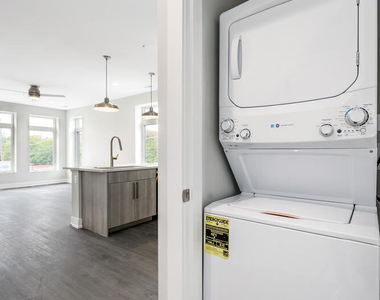 825 E 61st Street - Photo Thumbnail 9