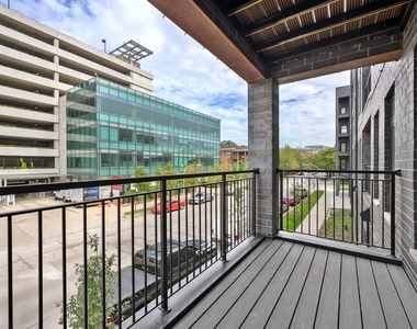 825 E 61st Street - Photo Thumbnail 8