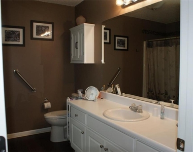 211 Lucas Way - Photo Thumbnail 5