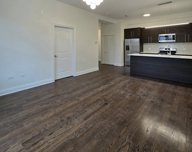 1537 N Orleans Avenue - Photo Thumbnail 7
