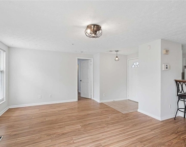 1465 Keys Crossing Drive Ne - Photo Thumbnail 3