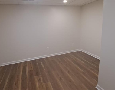 1050 Hillary Lane - Photo Thumbnail 22
