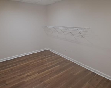 1050 Hillary Lane - Photo Thumbnail 21