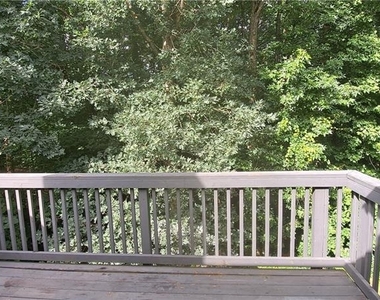 1050 Hillary Lane - Photo Thumbnail 23