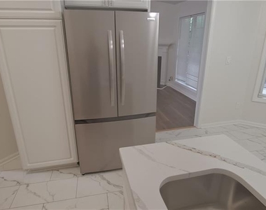 1050 Hillary Lane - Photo Thumbnail 3