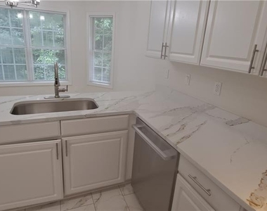 1050 Hillary Lane - Photo Thumbnail 2