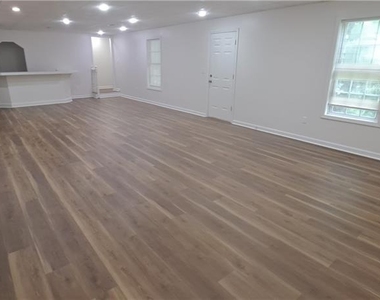 1050 Hillary Lane - Photo Thumbnail 18