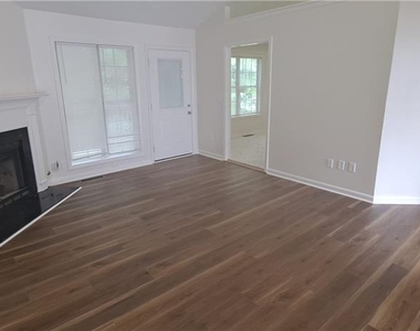 1050 Hillary Lane - Photo Thumbnail 7