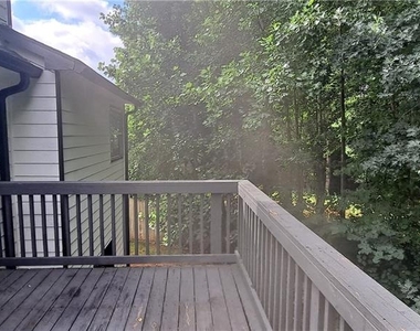 1050 Hillary Lane - Photo Thumbnail 24
