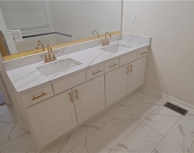 1050 Hillary Lane - Photo Thumbnail 16