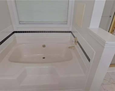 1050 Hillary Lane - Photo Thumbnail 15