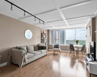 2728 N Hampden Court - Photo Thumbnail 3