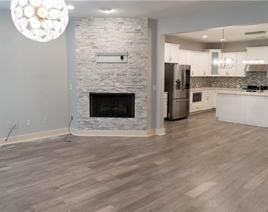6146 Holly Park Lane Se - Photo Thumbnail 4