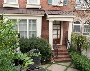 6146 Holly Park Lane Se - Photo Thumbnail 3