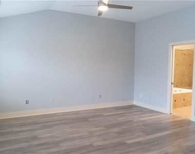 6146 Holly Park Lane Se - Photo Thumbnail 15