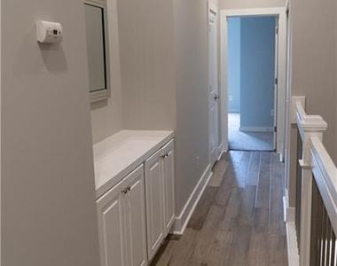 6146 Holly Park Lane Se - Photo Thumbnail 13