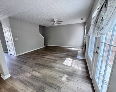3044 Kentmere Drive - Photo Thumbnail 7