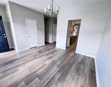 3044 Kentmere Drive - Photo Thumbnail 4