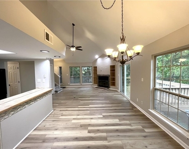 3030 Steeplechase Drive - Photo Thumbnail 7
