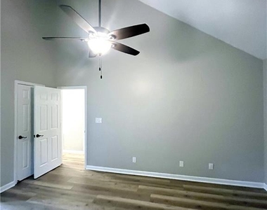 3030 Steeplechase Drive - Photo Thumbnail 17