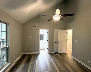 3030 Steeplechase Drive - Photo Thumbnail 16